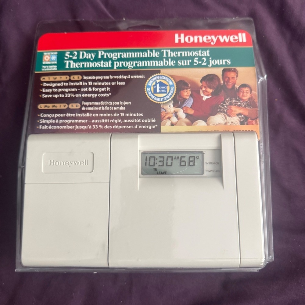 Honeywell CT3200A 5-2 Day Programmable Thermostat White New Damaged Box